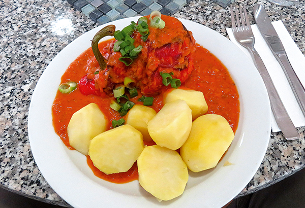 Gefüllte Paprika bei Chez Elsa in Alzenau